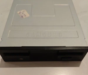 Samsung 1.44mb Floppy Disk Drive 3.5" - Black (Dusty Inside) - Picture 1 of 3