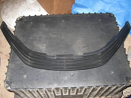 HONDA GL1500 GOLDWING UPPER FRONT LOUVER 64260-MN5-000  GL 1500 — 第 1/1 张图片