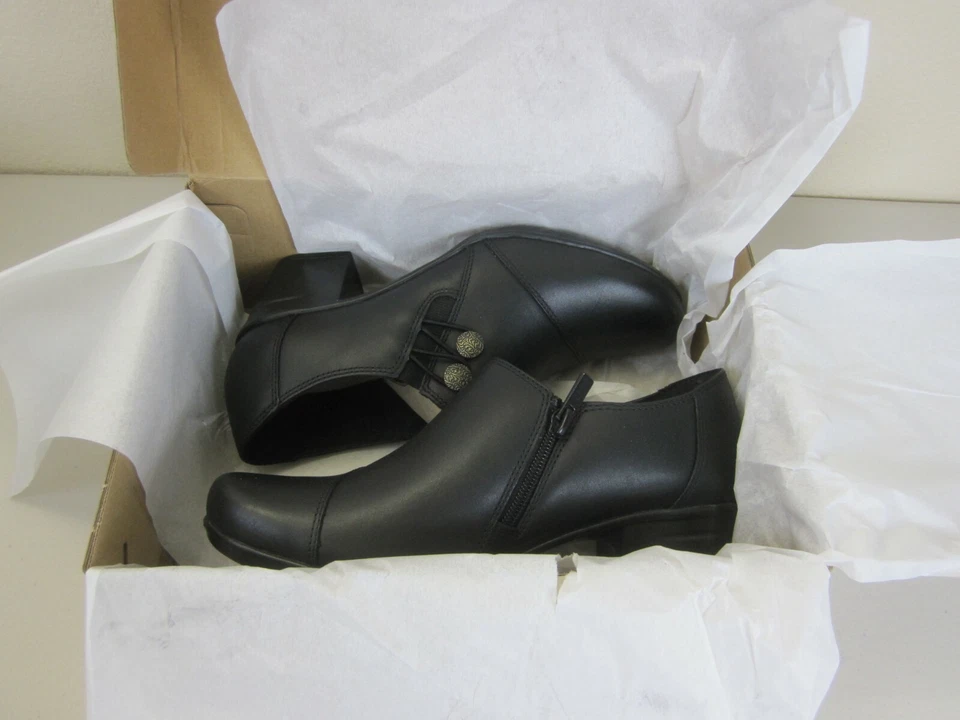 Clarks Womens Emslie Warren Slip on Loafer Black Leather 7.5 US