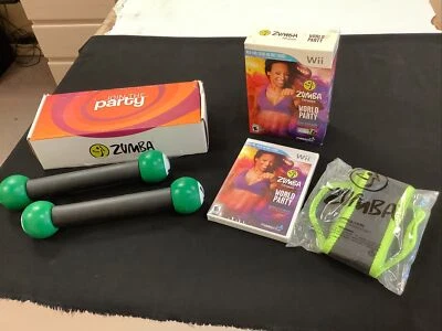 Wii Zumba Fitness World Party NUEVO Incluye Cinturón y x2 Palos Tonificadores En Caja! Foto 1 de 4
