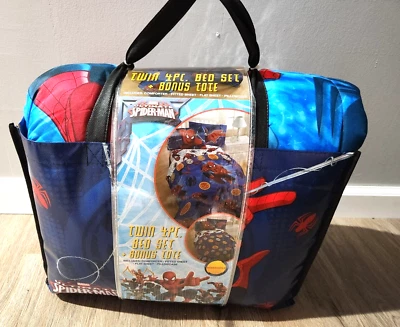 ULTIMATE SPIDER-MAN REVERSIBLE 4 PC TWIN BED SET + BONUS TOTE - Image 1 of 3