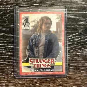 2019 Topps Stranger Things Welcome to the Upside Down Billy Hargrove Rosso 42/50 - Foto 1 di 6
