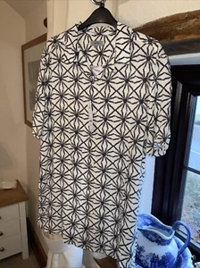 Womens Blouse Shirt Size M Tunic Longline New - Picture 1 of 3