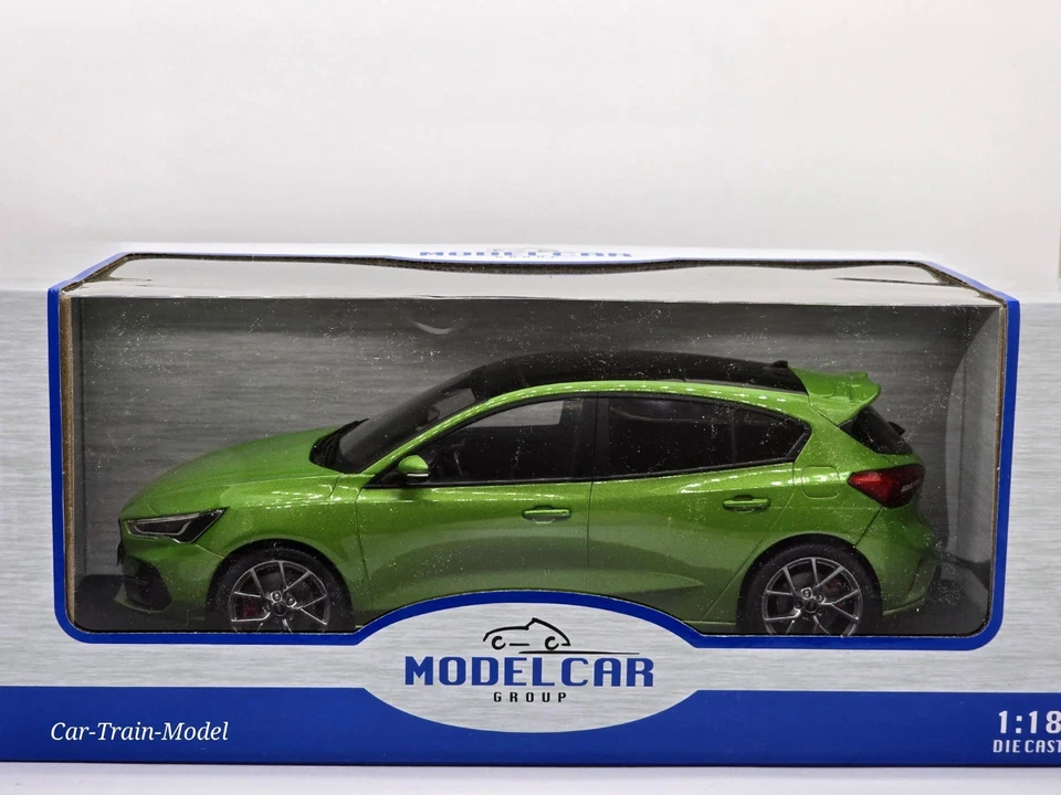 Ford Focus ST 2022 - MCG ModelCarGroup 1:18 - Immagine 1 di 1