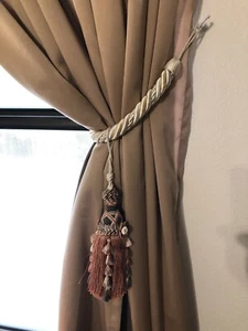 Pair of Curtain Tiebacks Holdbacks. Rope with Tassel Fringe. White and Rose - Picture 1 of 4