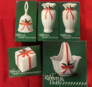 1986 RIBBON HOLLY Porcelain Christmas Decor Bell Basket Box Vases Set 5 Vintage - Picture 1 of 5