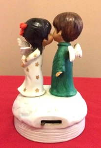 1975 Gorham Moppets weiße Weihnachten küssende Engel Porzellan musikalische Vintage Figur - Bild 1 von 6