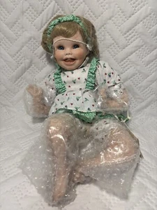 Muñeca de porcelana Heritage Dolls The Hamilton Collection Shannon 16" pintada a mano - Imagen 1 de 15