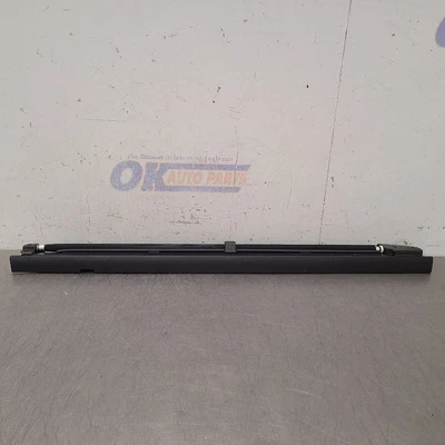 Toyota Highlander 21 2021 puerta moldura panel pantalla pasajero trasero derecho Foto 1 de 4