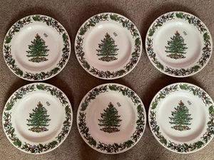 SPODE CHRISTMAS DINNER PLATES SET X 6 HOLLY WREATH GREEN TRIM NEW ENGLAND XMAS - Picture 1 of 4