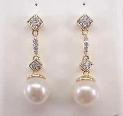 Pendientes colgantes/gotas de perlas blancas naturales de corte redondo de 7 mm enchapados en oro amarillo de 14K Foto 1 de 4