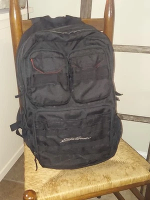 Mochila de senderismo Eddie Bauer Adventurer 30L con compartimento para computadora portátil Foto 1 de 4