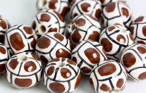 Peruvian hand painted BEADS  - Geometrical  Design  BALL-  Hair & Crafts  V031 - Picture 1 of 1