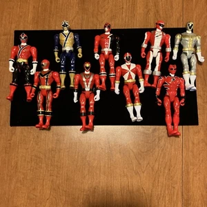 Lotto 9 figurine Power Rangers in tutto! Supereroe rosso, nero, oro - Foto 1 di 4