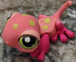 LPS Gecko Lizard #1455 ROSA con Ojos Verdes Auténtico Lunares Verdes - Imagen 1 de 3