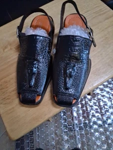 Antonio Carrelli Dress Sandals Size 9 Black Strap Closure Crock Print Brand New - Bild 1 von 8