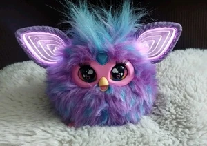 Furby 2023 interaktive lila und blaue sprachaktivierte Ohren bewegen/leuchten TOP - Bild 1 von 6