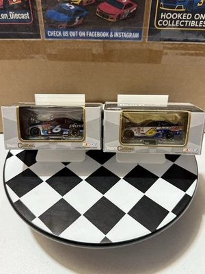 2 PACK! MARK MARTIN #6 1/64 Team Caliber Nascar Diecast WITH CASE! - Image 1 of 4