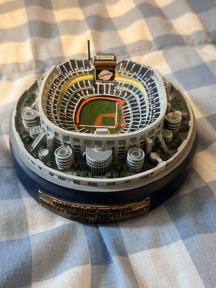 Réplica del estadio Qualcomm de los Padres de San Diego 1969-2003 MLB Pro Specialties sin bandera Foto 1 de 4