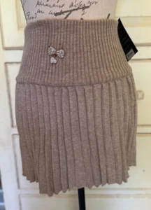 Chuns Fashion Teen Polyester pleated Sweater Skirt with removable pendant - Picture 1 of 7