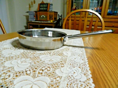 Sartén/sartén abierta Martha Stewart Everyday de acero inoxidable de 8" Foto 1 de 4