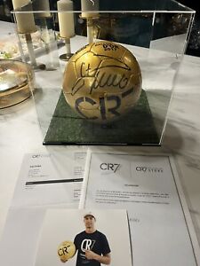 Originaler Cristiano Ronaldo CR7 Ball / Fußball Signiert Autogramm + Vitrine