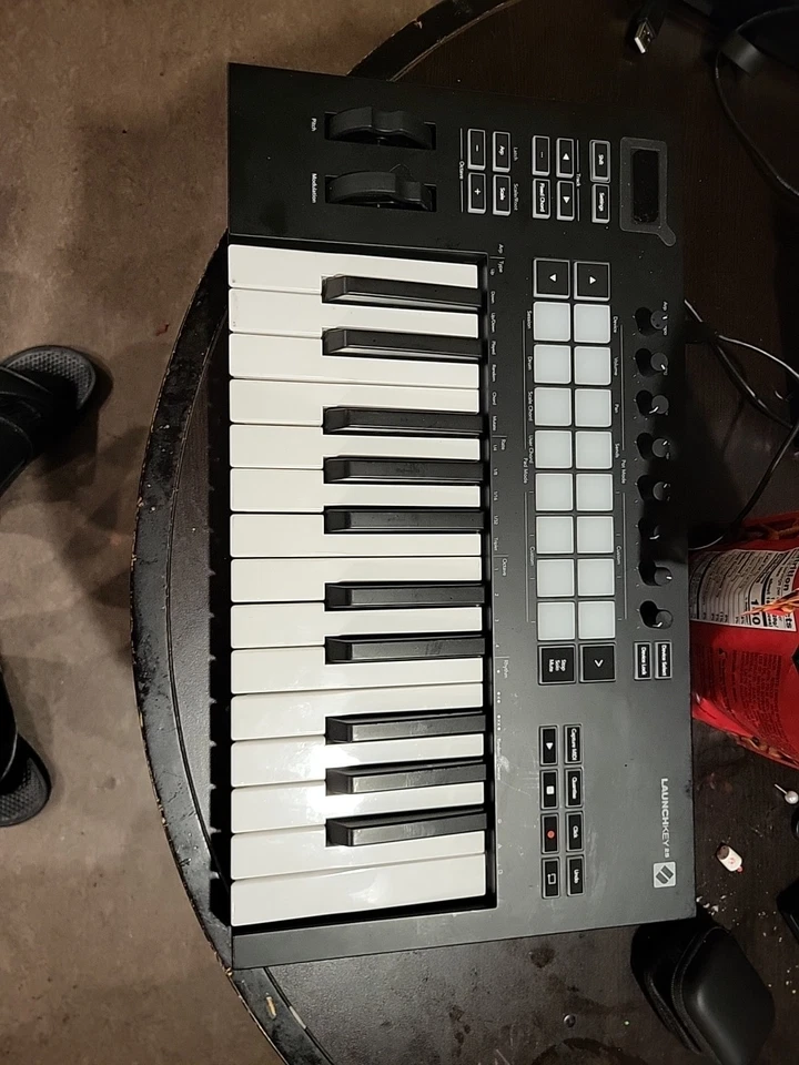Novation Launchkey 25 MK2 USB MIDI Keyboard Controller - Image 1 of 1