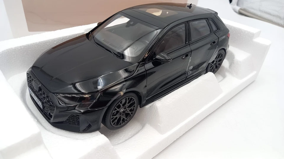  NV188388 Norev Audi RS3 2025 1/18 - Immagine 1 di 4