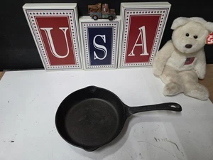 Sunbeam 8" cast iron skillet Sits Flat, In GREAT Condition - Picture 1 of 9