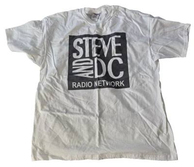 Camisa De Colección Adulto X Grande Steve and DC Radio Network Etiqueta Jerzees Blanca Foto 1 de 4