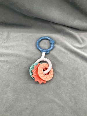 Fisher-Price 坐式地板座椅彩虹淋浴替换牙胶玩具悬挂 — 第 1/2 张图片