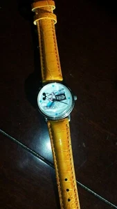 DISNEY STORE_MICKEY MOUSE_SILBERFARBENES GEHÄUSE UHR MIT GOLDENEM BAND & NEUER BATTERIE - Bild 1 von 7