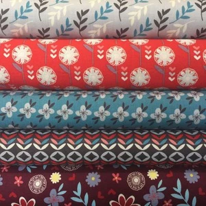 Fabric Freedom Retro Floral 100% Cotton Fabric FQ Craft Quilt Patchwork Wine - Picture 1 of 11