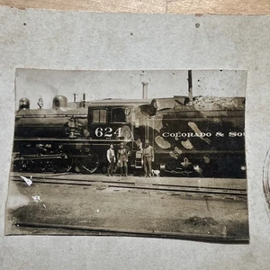 Antike Schrankkarte Colorado & Sons Eisenbahn Lok Nr. 624 & Crew - A1 - Bild 1 von 10