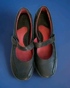 Born-Mary Jane #32145-Black Leather-Comfort Chic-Flats-Hook/Loop Strap Sz 39/8 - Picture 1 of 17