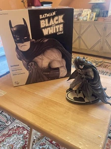 Batman: Black & White Statue by David Finch - DC Direct - Picture 1 of 12