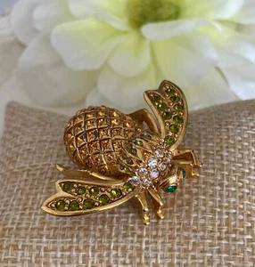 Vintage JOAN RIVERS Classics Pineapple Enameled White Crystal Bee Pin Brooch - Picture 1 of 19