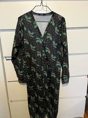 WOMENS BOOHOO MISTLETOE CHRISTMAS ALL IN ONE LOUNGEWEAR SIZE 6 - Image 1 of 3