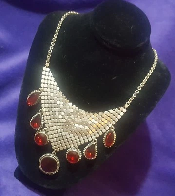 COLLAR COLLAR MALLA PLATA MATE VINTAGE CON GEMAS COLGANTES DE VIDRIO COLOR RUBÍ  Foto 1 de 2