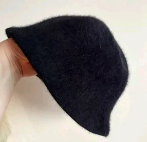 Vintage black 🖤 women's cap hat, angora/wool - Picture 1 of 6
