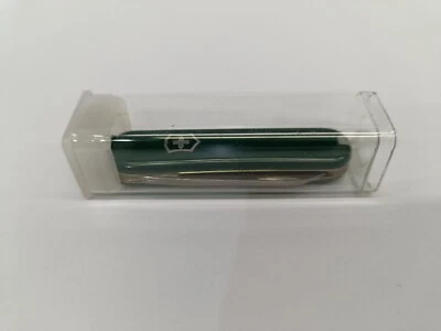 Victorinox Swiss Army Classic SD Pocket Knife, Hunter Green