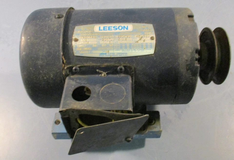 Leeson Electric 100913.00 Motor 1/2HP 230/190V C42K17NZ1A 5/8" Shaft Dia - Image 1 of 4