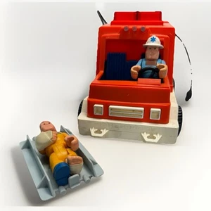 Fisher Price Husky Helfer Krankenwagen Rettungsanlage Fahrzeug Oldtimer 1982 mit Opfer - Bild 1 von 12