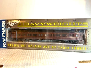WALTHERS #932-10404 P.R.R. Heavyweight 6-3 Sleeper w/many Seated Figures 1:87 - Picture 1 of 1