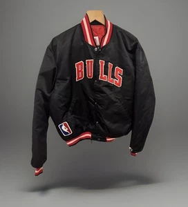 Starter Jacke Chicago Bulls Size M-L NBA 🏀🏀 Retro Vintage Bulls JACKET 90s - Picture 1 of 12