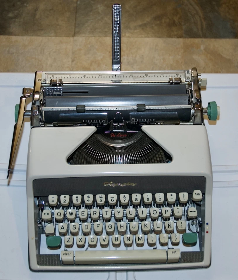 Olympia DeLuxe West German Typewriter. Spanish/Castilian K/Board. Cased. - Image 1 of 4