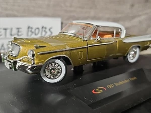 Signature Models 1957 Studebaker Golden Hawk 1:32 Scale Diecast Car - Picture 1 of 15