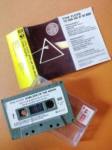 PINK FLOYD [ DARK SIDE OF THE MOON ] ORIGINAL CASSETTE THAILAND EDITION - Picture 1 of 2