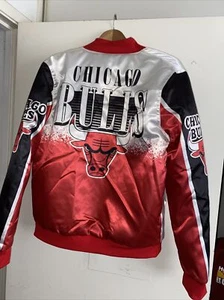 Chicago Bulls Satin UNK nba Throwback fanimation jacket Team Small On Court Y2k - Picture 1 of 11