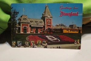 DISNEYLAND WELCOME ENTRANCE W/ TRAIN (BLACK ) POSTCARD UNUSED - Picture 1 of 2